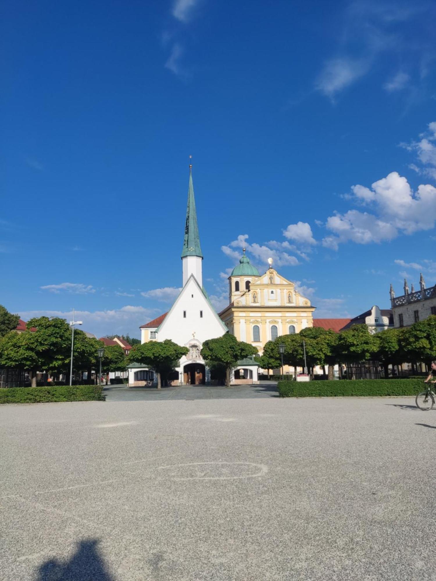 Ferienwohnung Enzian - Naehe Kapellplatz - Oeffentlicher Parkplatz - Aufzug Altötting Extérieur photo